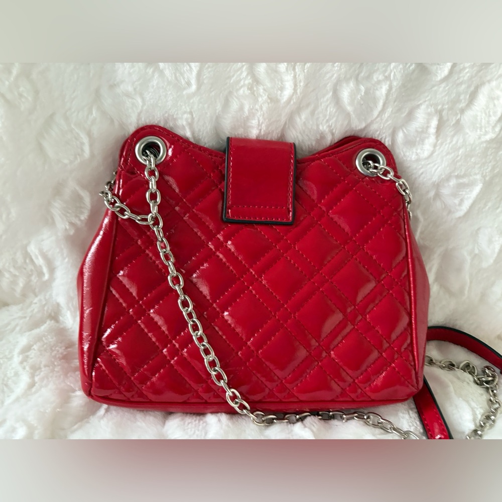 Forever 21 Cute Red Crossbody Quilted Faux Patent Leather Chain Handbag NWOT - Picture 5 of 9